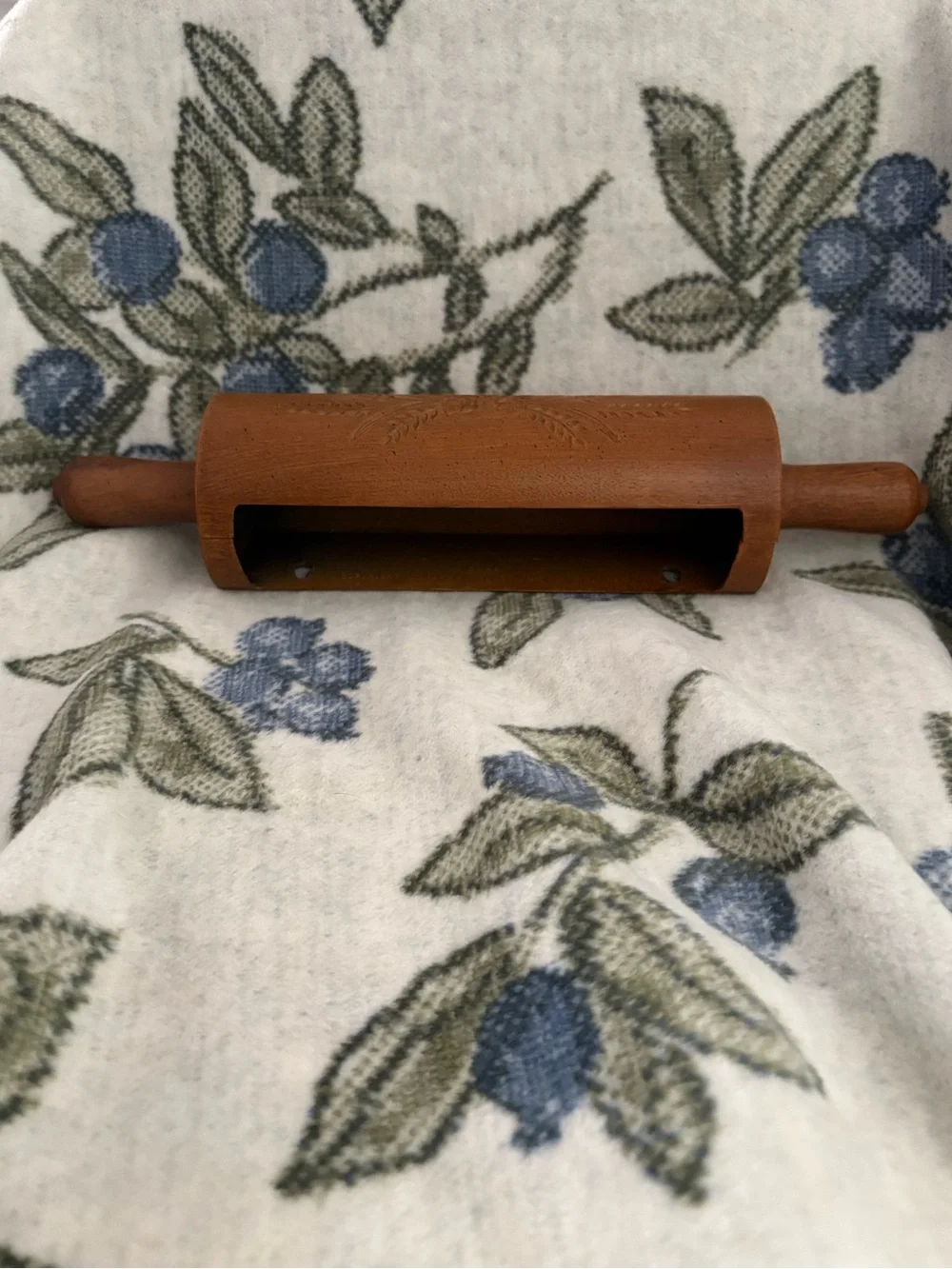 1985 Homco Home Interiors Plastic Rolling Pin Hanging Wall Pocket.